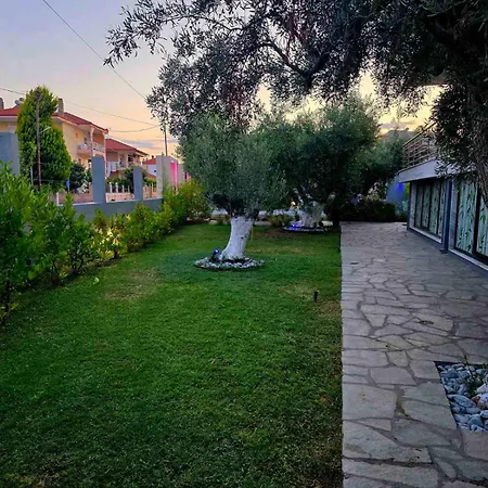 Berries Luxury شقة *