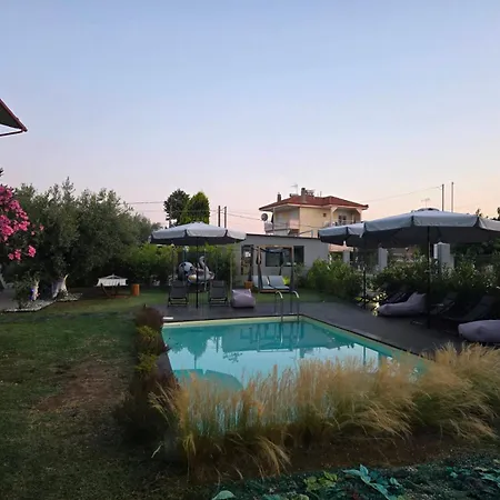 Berries Luxury Νέα Μουδανιά