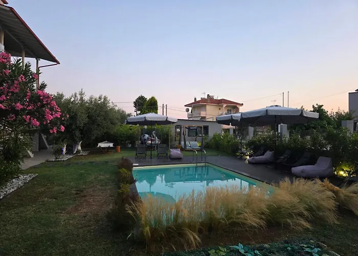 Berries Luxury Νέα Μουδανιά