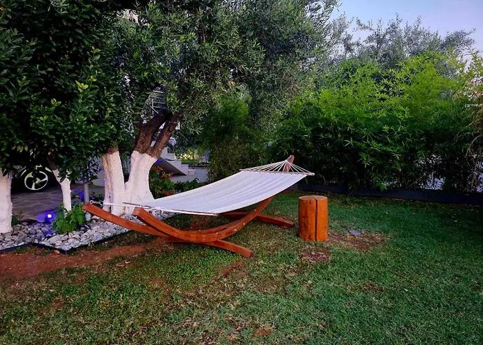 Berries Luxury Νέα Μουδανιά